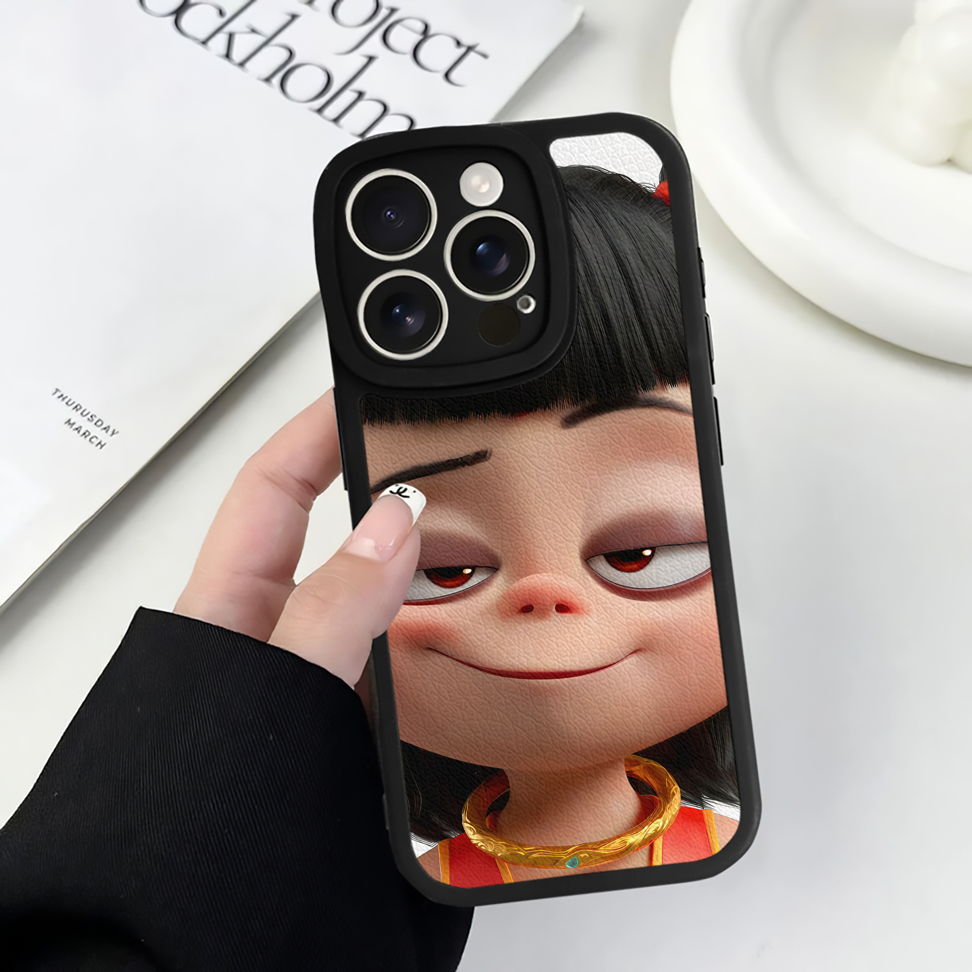 （画像用） Ne Zha 2 ナタ 魔童の大暴れ 【iPhone 16シリーズ対応】シリコンスマホケース（レザー調） 材質：シリコン
